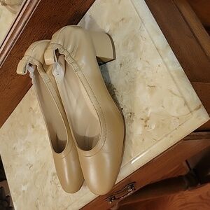 EVERLANE | The Day Heel in Light taupe  Womens Size 9.5 Italian Leather Slip On